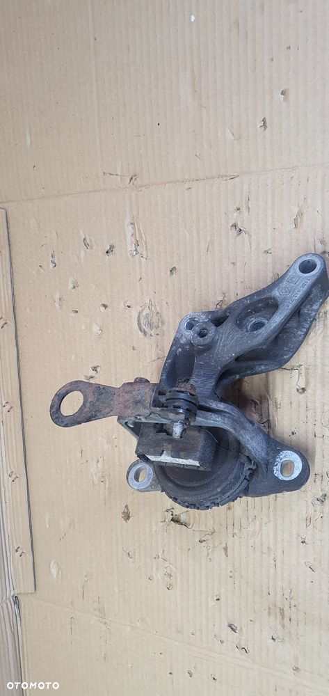 Łapa silnika poduszka Opel Vivaro B Trafic III 1.6 DCI 112101360R - 1