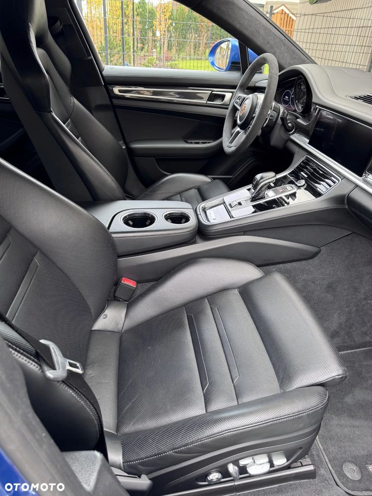 Porsche Panamera 4 E-Hybrid - 12