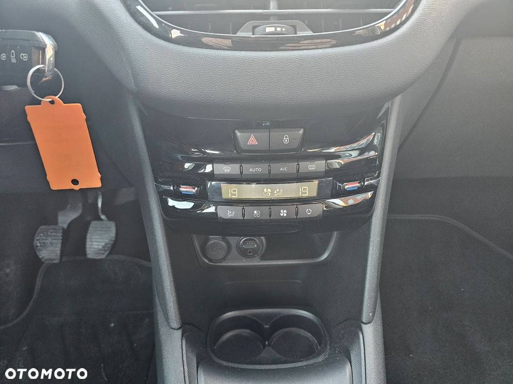 Peugeot 208 PureTech 82 Urban Move - 20