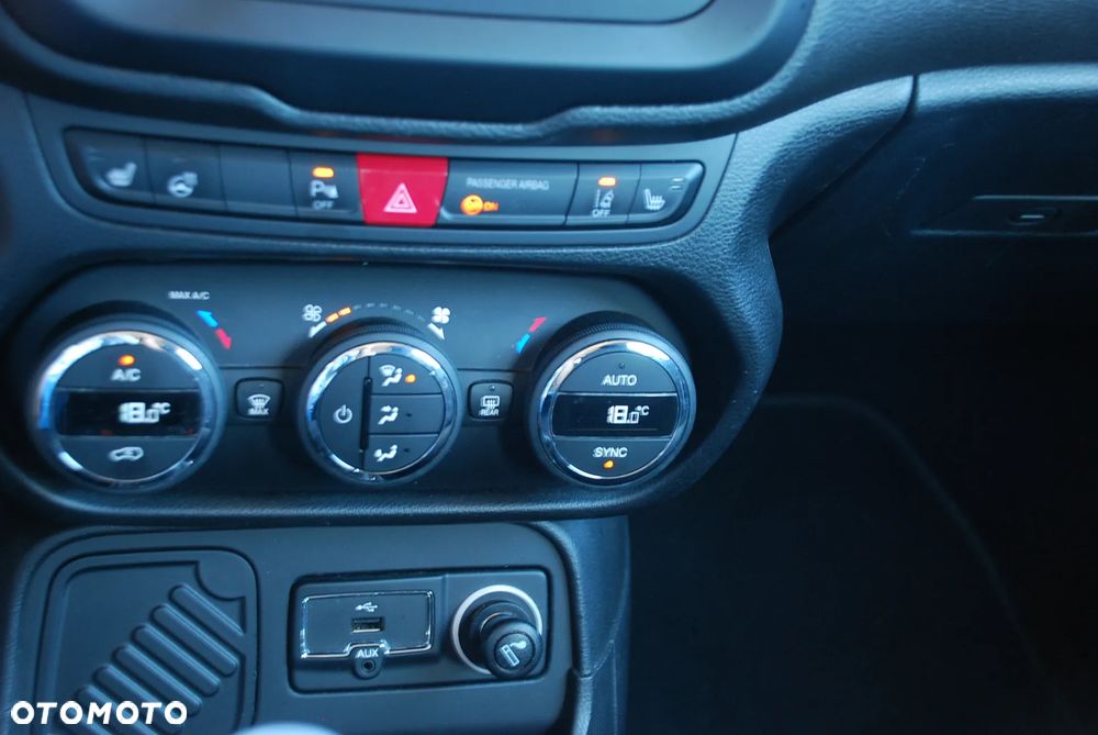 Jeep Renegade 1.4 MultiAir Limited - 26