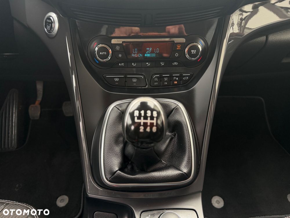 Ford Kuga 1.5 EcoBoost 2x4 Titanium - 27
