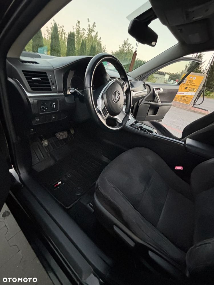 Lexus CT - 19