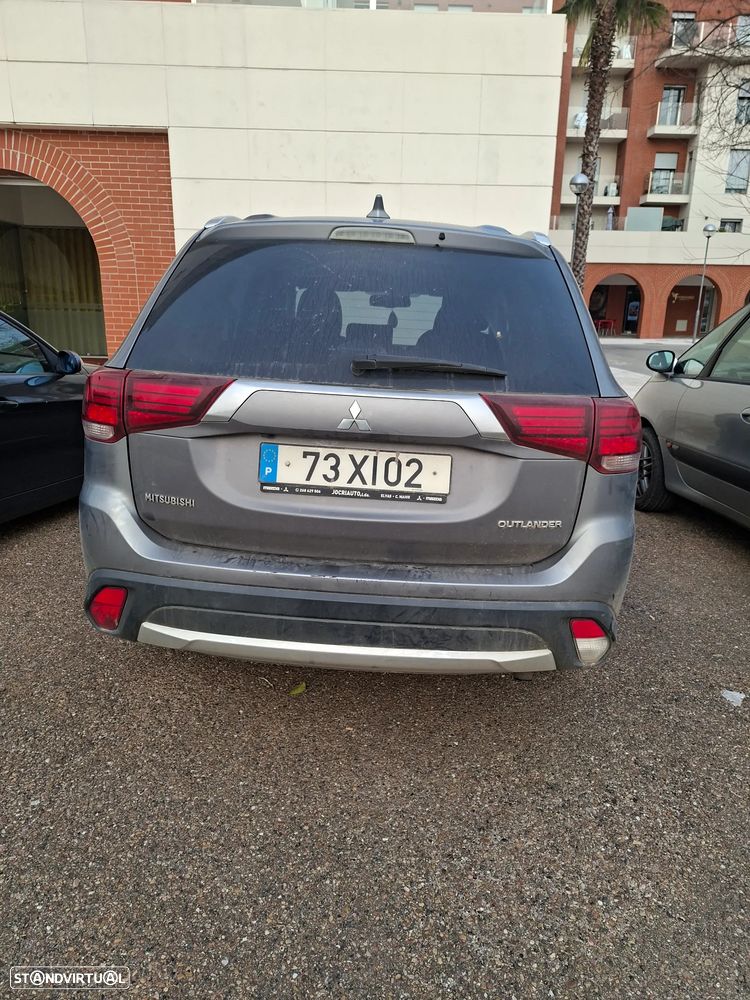 Mitsubishi Outlander 2.2 DI-D Intense - 4