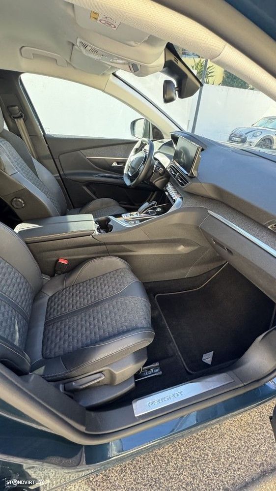 Peugeot 5008 1.2 PureTech Allure Pack EAT8 - 17
