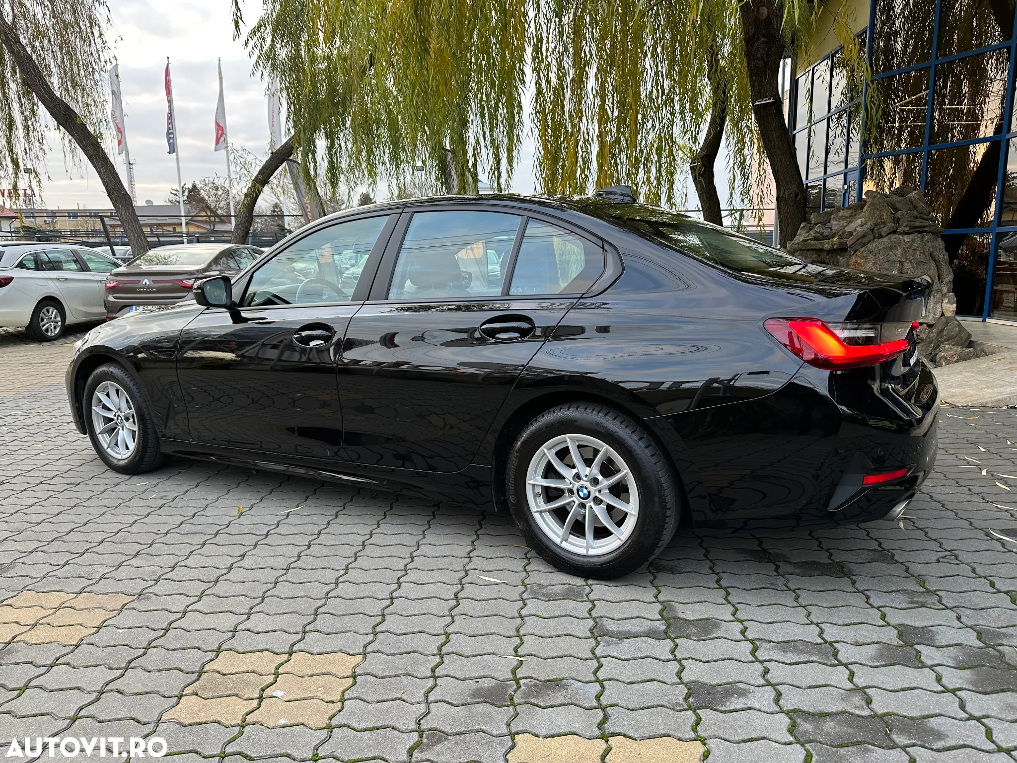 BMW Seria 3 318d Aut. - 14