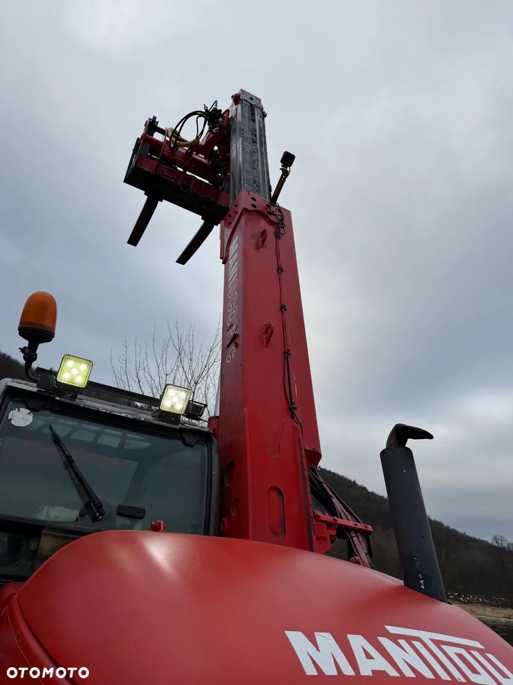 Manitou MLT523  Ładowarka teleskopowa 5m Wysięg 2,3 tony udzwig. Posuw wideł Hydrauliczny oraz rozsuwanie wideł hydr. Szybko-złącze hydrauliczne. 2x kamera PERKINS silnik TURBO  z Komuny Norweskiej! Jak Nowa 4287 mtg Zero luzów wycieków SERWISOWANA w  DEKRA.  Opony jak Nowe. Napęd 4x4 Hydrostatic REWERS - 18