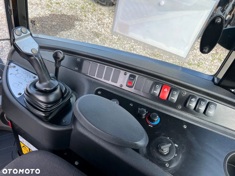 JCB 406 T4 Toolmaster - 10