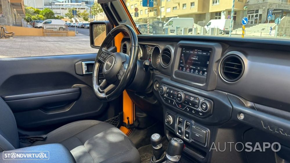 Jeep Wrangler - 12