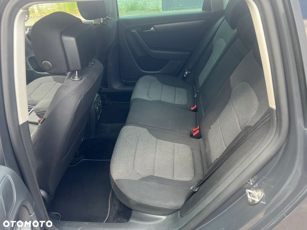 Volkswagen Passat 2.0 TDI BlueMotion Technology Exclusive - 11