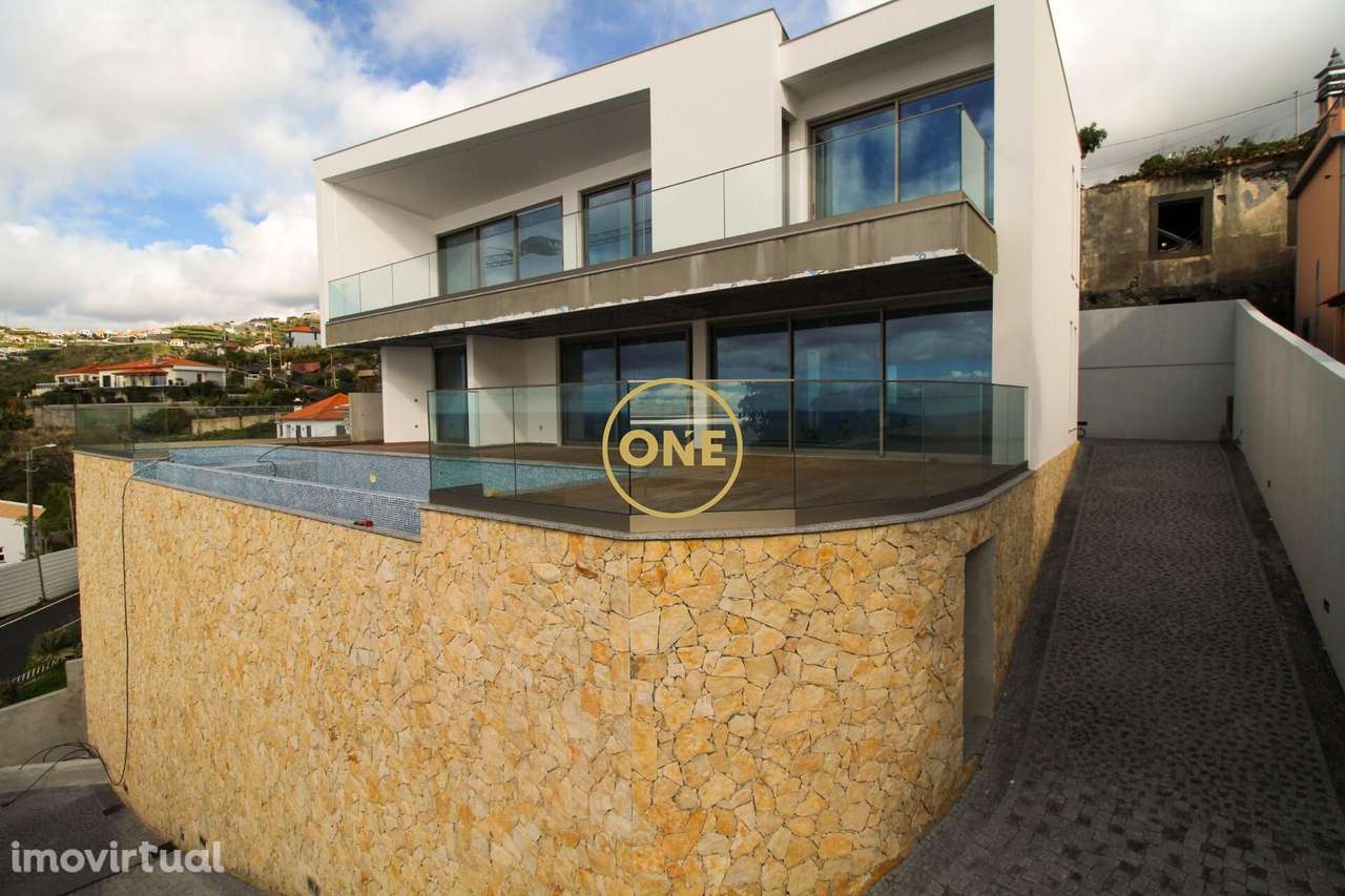 Moradia T4 + T1 - Grande imagem: 2/47