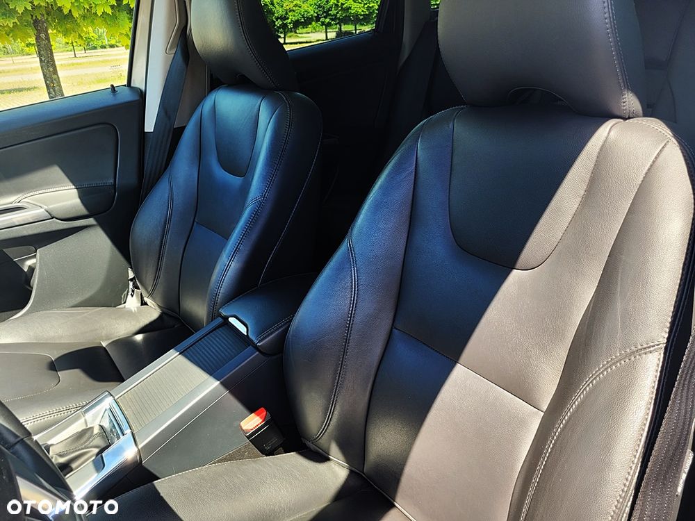 Volvo XC 60 T5 R-Design Momentum - 25
