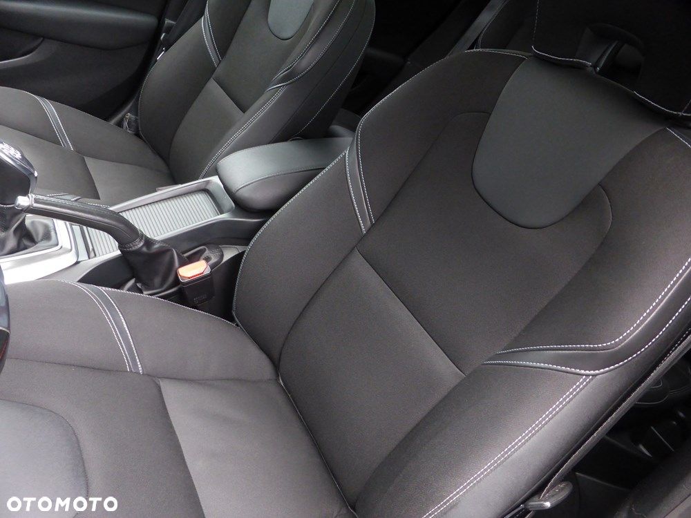 Volvo V40 D2 Momentum - 26