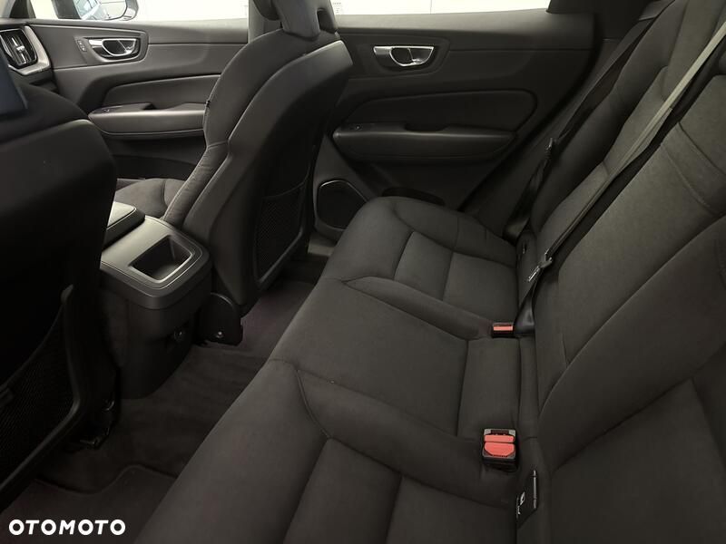 Volvo XC 60 B4 B Momentum Pro - 20