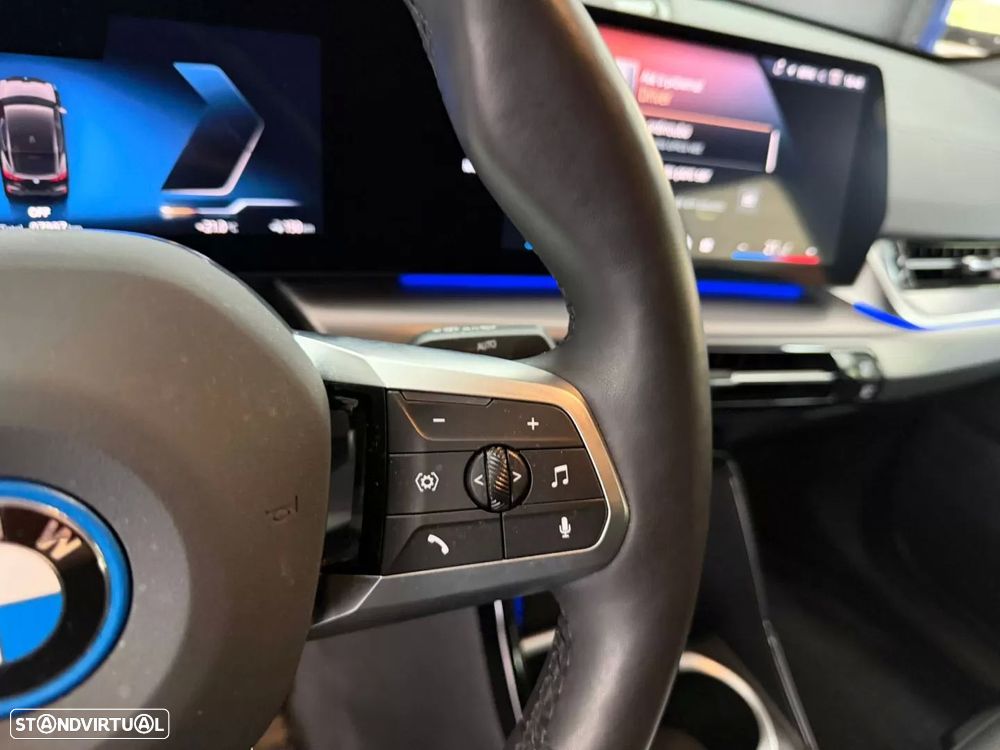 BMW iX2 eDrive20 Pack Desportivo M - 30