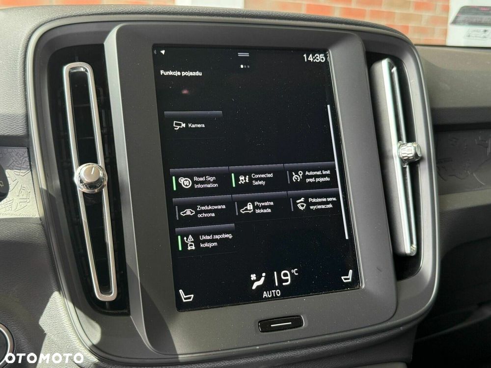 Volvo XC 40 T3 Momentum Core - 23