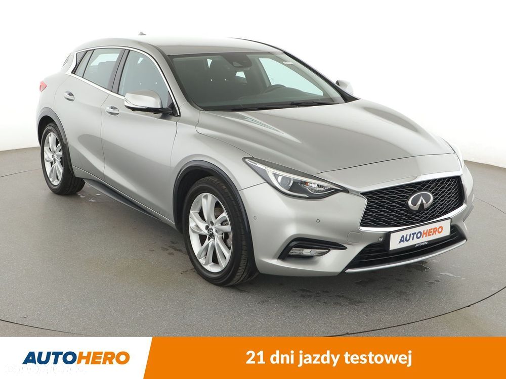 Infiniti Q30 - 8