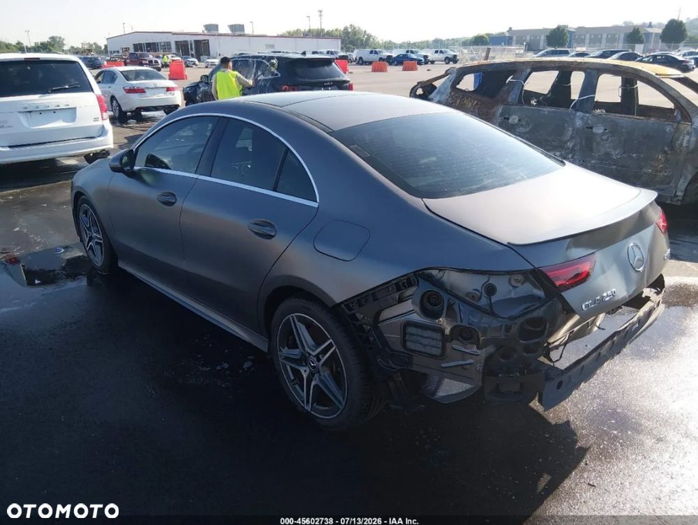 Mercedes-Benz CLA 250 4Matic 7G-DCT AMG Line - 5