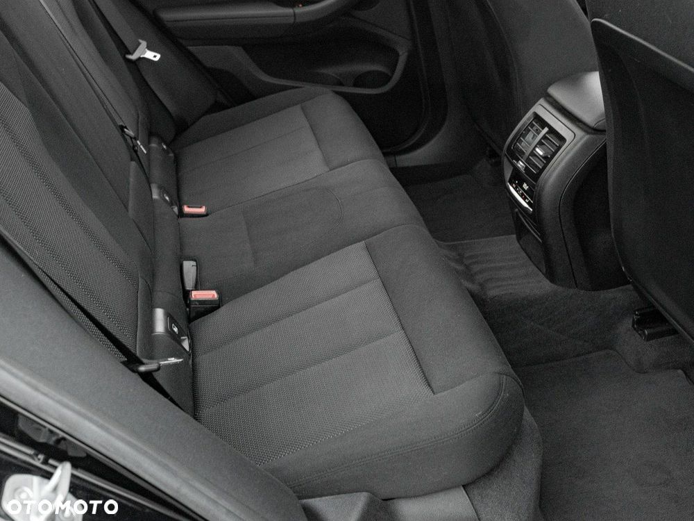 BMW X3 xDrive25d Advantage - 30