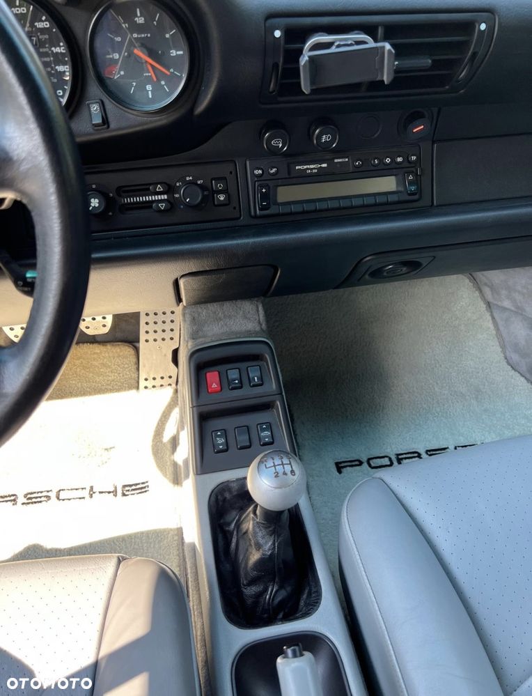 Porsche 911 Carrera - 12
