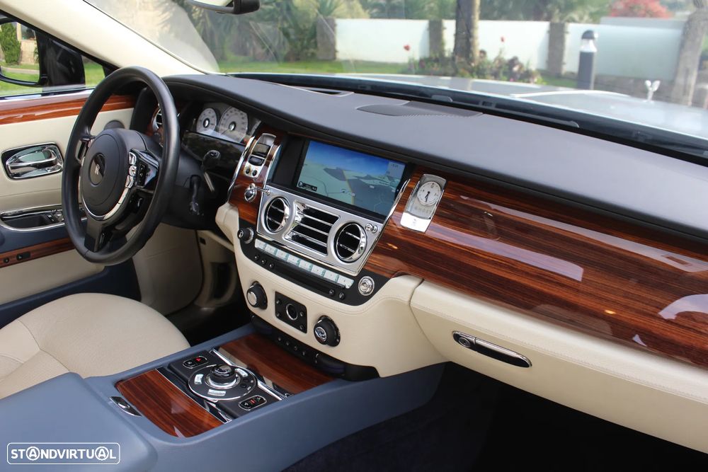 Rolls Royce Ghost - 32