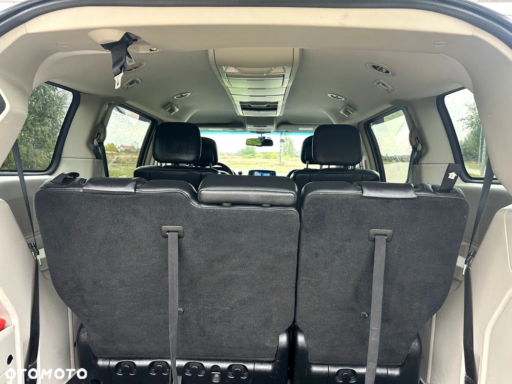 Chrysler Town & Country 3.6 Limited - 17