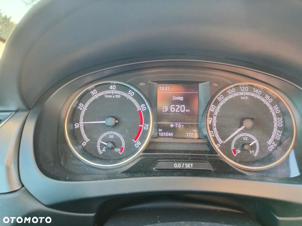 Skoda RAPID 1.0 TSI Style - 28