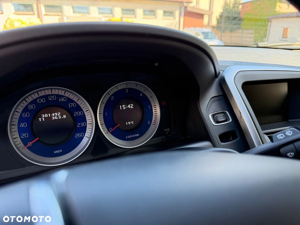 Volvo XC 60 DRIVe R-Design - 29