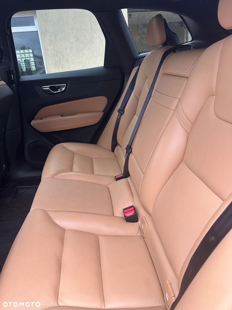 Volvo XC 60 D5 AWD Geartronic Inscription - 8
