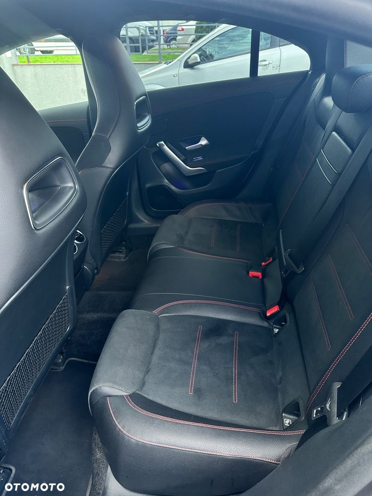 Mercedes-Benz CLA 180 AMG Line 7G-DCT - 24