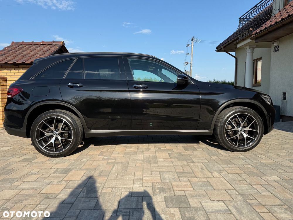 Mercedes-Benz GLC 300 4Matic 9G-TRONIC AMG Line Plus - 31