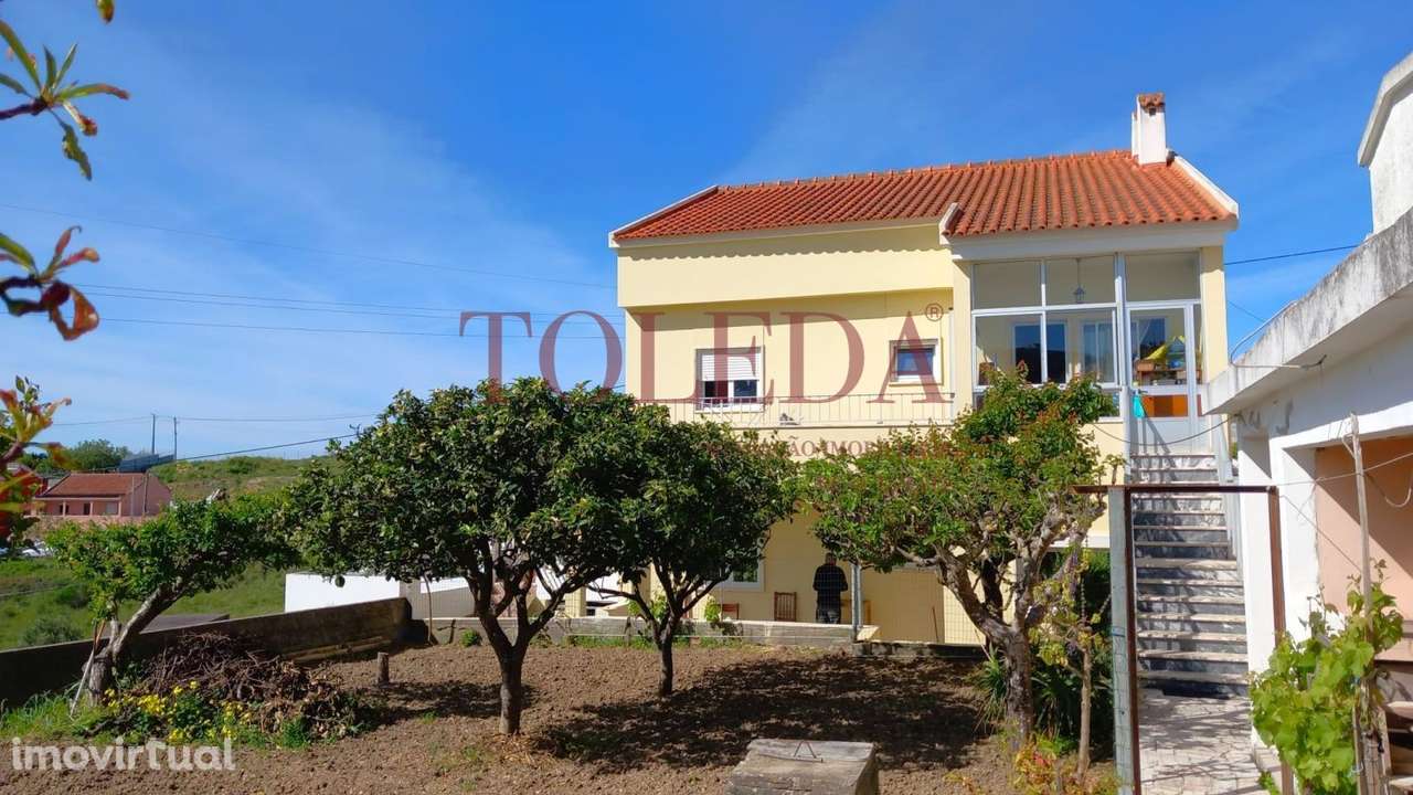 Moradia Bifamiliar com 2 T3 em Vialonga - Grande imagem: 3/40