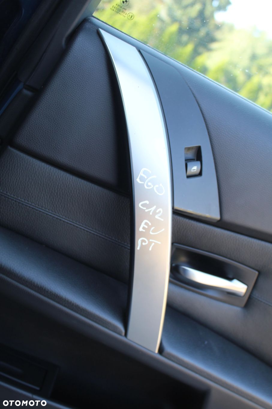 DEKORY WNĘTRZA BOCZKÓW DRZWI SREBNE BMW E60 EUROPA - 9