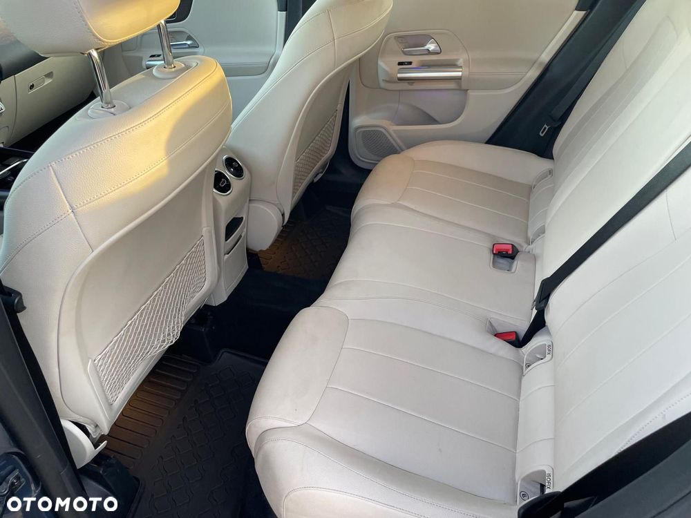 Mercedes-Benz GLA 250 8G-DCT - 11