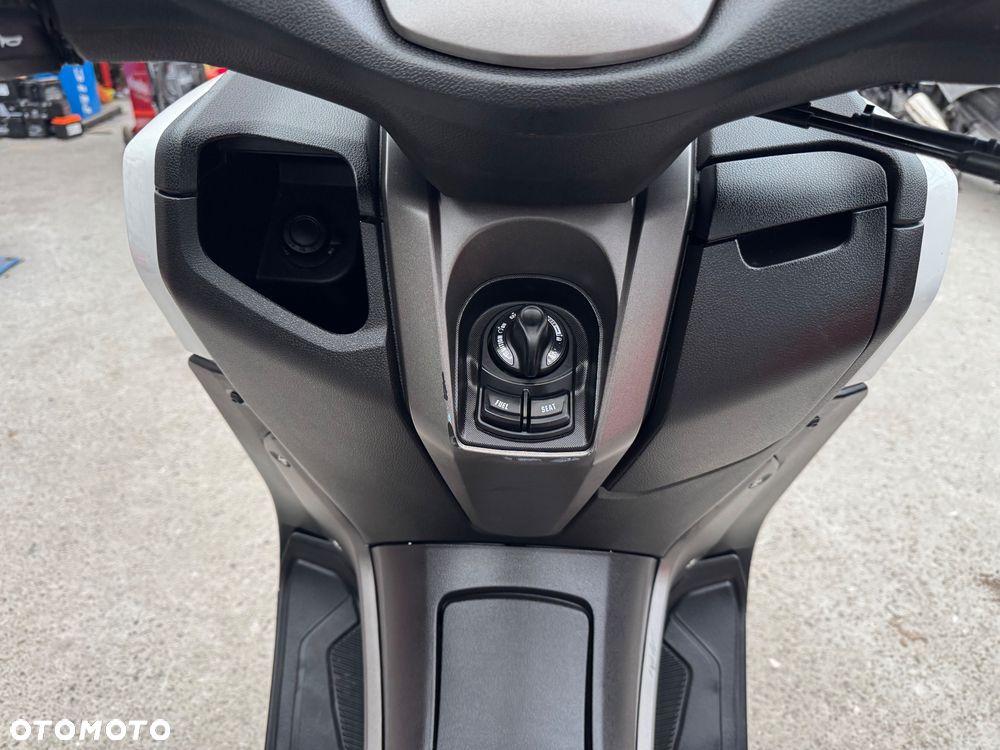 Yamaha NMAX - 17