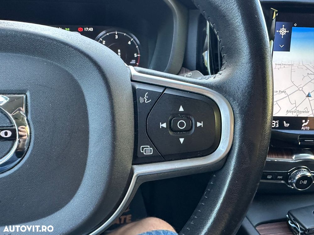 Volvo XC 60 B5 D AWD Geartronic Momentum Pro - 17