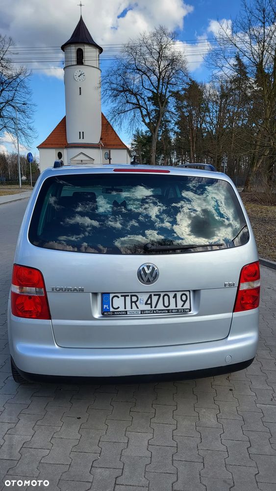 Volkswagen Touran 1.6 FSI Highline - 4