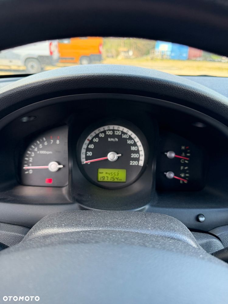 Kia Sportage 2.0 LX - 23