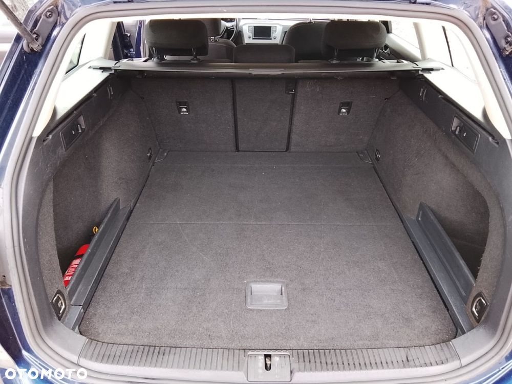 Volkswagen Passat - 10