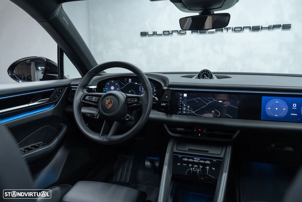 Porsche Macan Electric 4 - 23