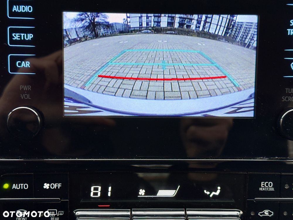 Toyota Prius 1.8 HSD Sol - 19