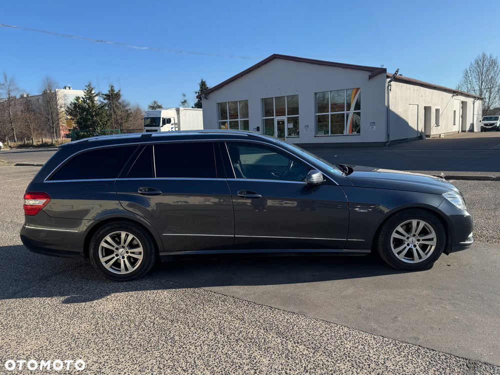 Mercedes-Benz Klasa E 200 T BlueEFFICIENCY 7G-TRONIC Elegance - 3