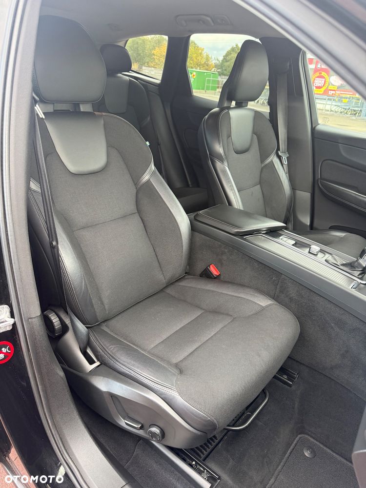 Volvo XC 60 D4 AWD Geartronic Momentum - 23