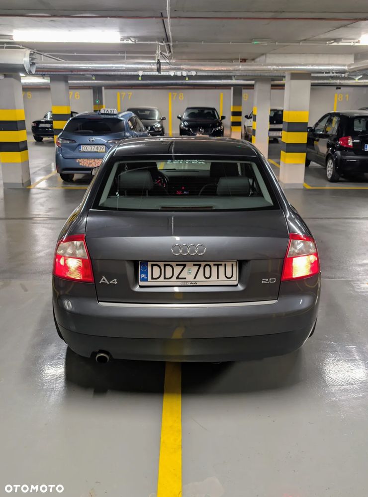 Audi A4 Limousine - 4