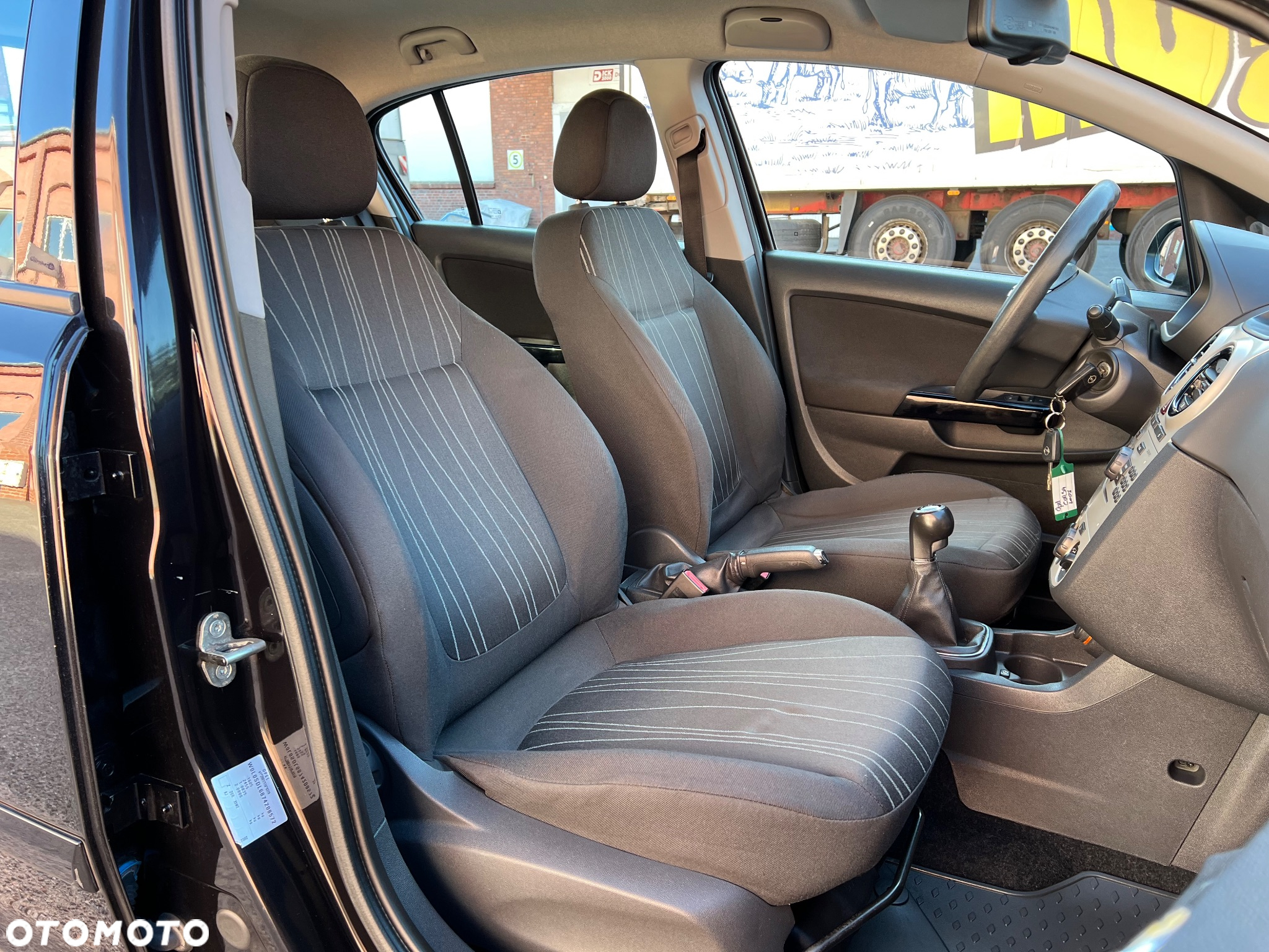 Opel Corsa 1.4 16V Cosmo - 15