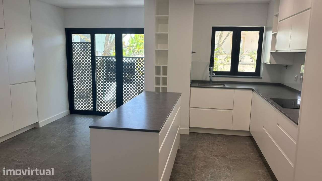 Apartamento T4 com estacionamento, Monte Estoril, Cascais - Grande imagem: 4/41