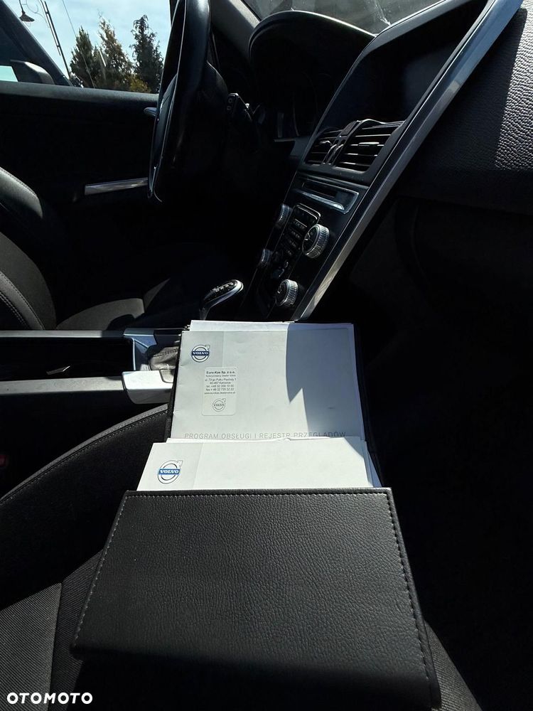 Volvo XC 60 D5 AWD Momentum - 11
