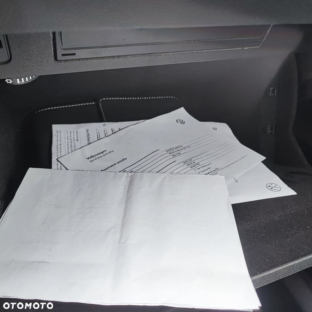 Volkswagen Passat 2.0 TDI SCR DSG - 11