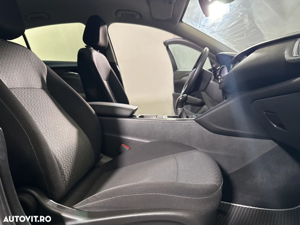 Opel Insignia - 12
