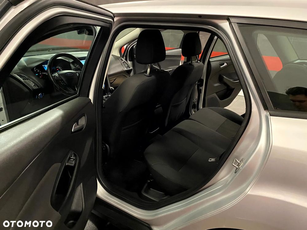 Ford Focus 1.6 TDCi DPF Titanium - 17