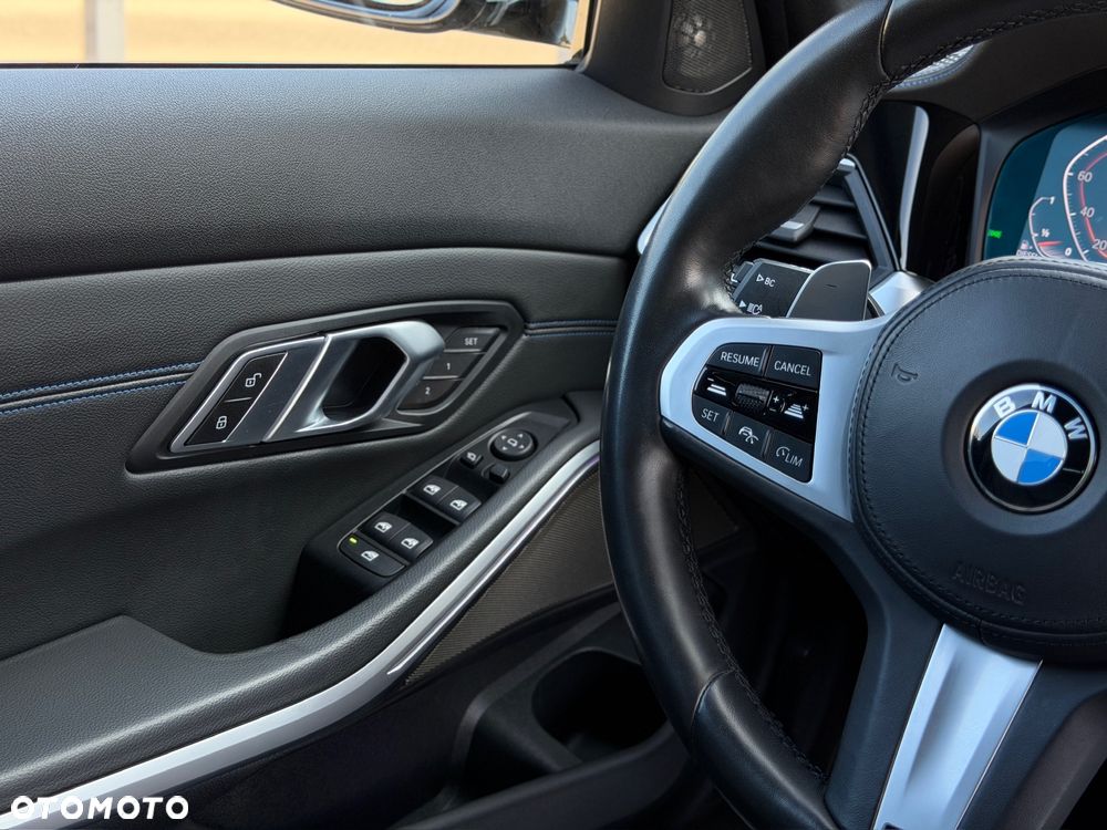 BMW Seria 3 320d Edition M Sport Shadow - 14